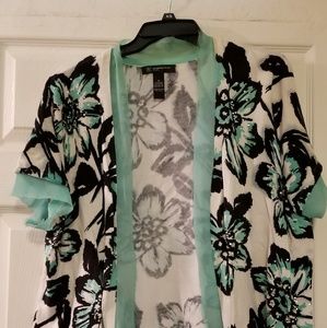 Short sleeve crop sweater